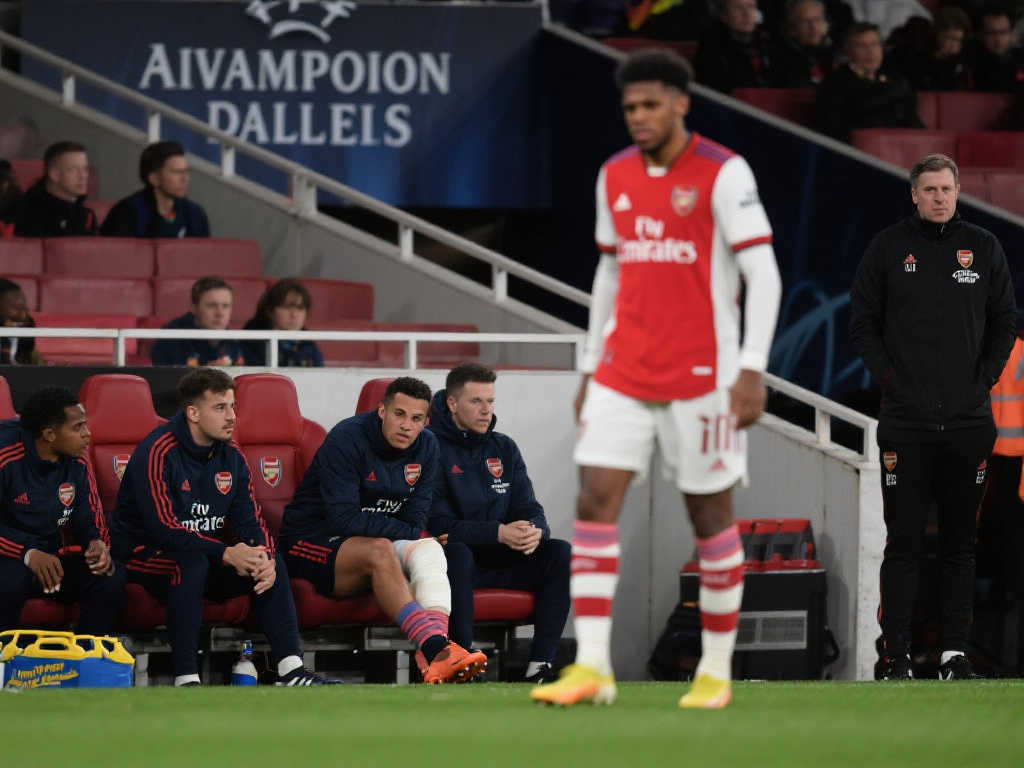 队后防线的 队后防线的